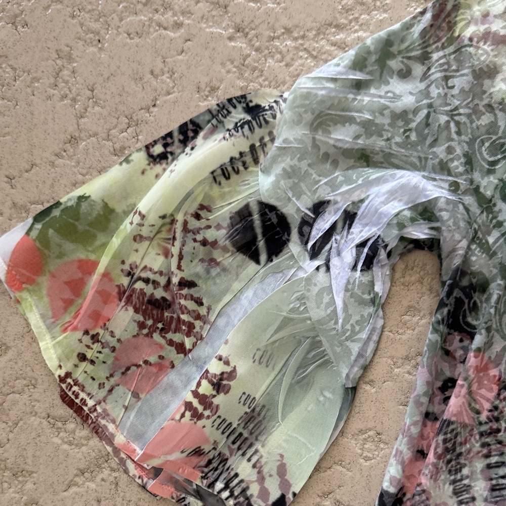 Boho Lightweight Scoop-Neck Printed Tunic in Sage Green and Pink - Picture 3 of 5